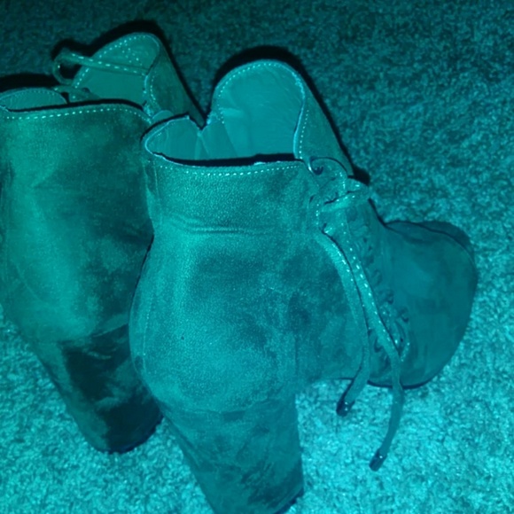 Heels - Picture 3 of 4